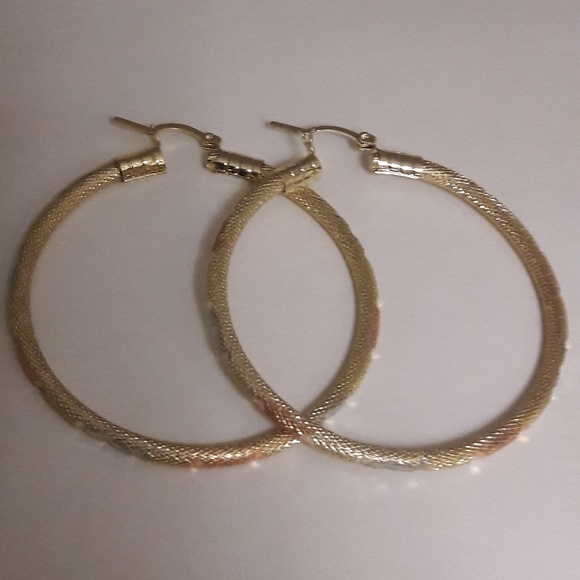 Earings - Picture 3 of 3